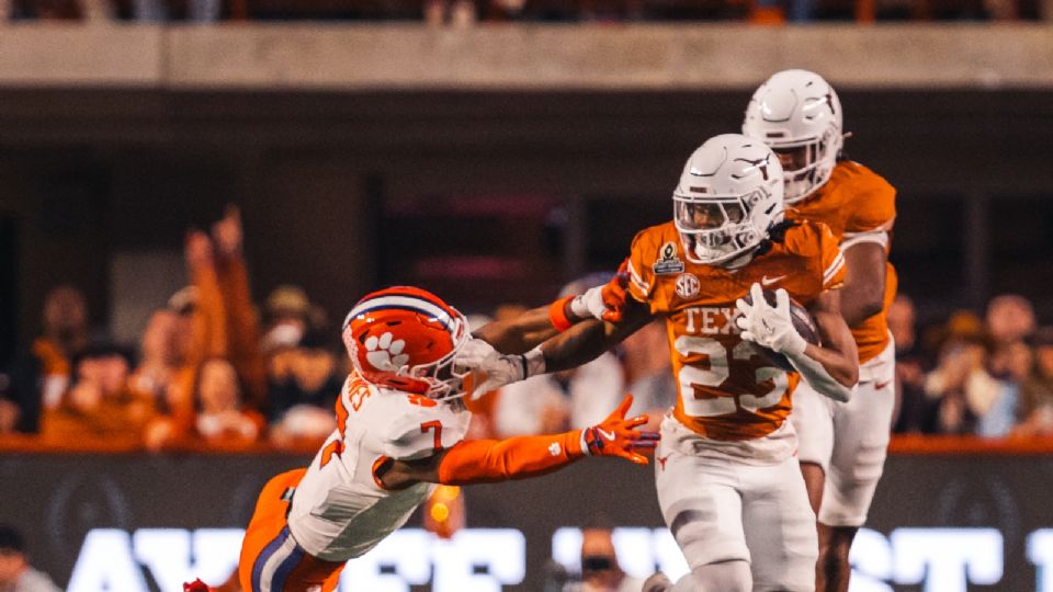 Texas Longhorns asegura su lugar en el Peach Bowl tras derrotar 38-24 a Clemson