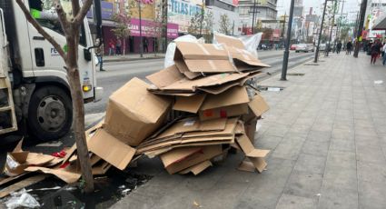 Amanece lleno de basura el centro de Monterrey