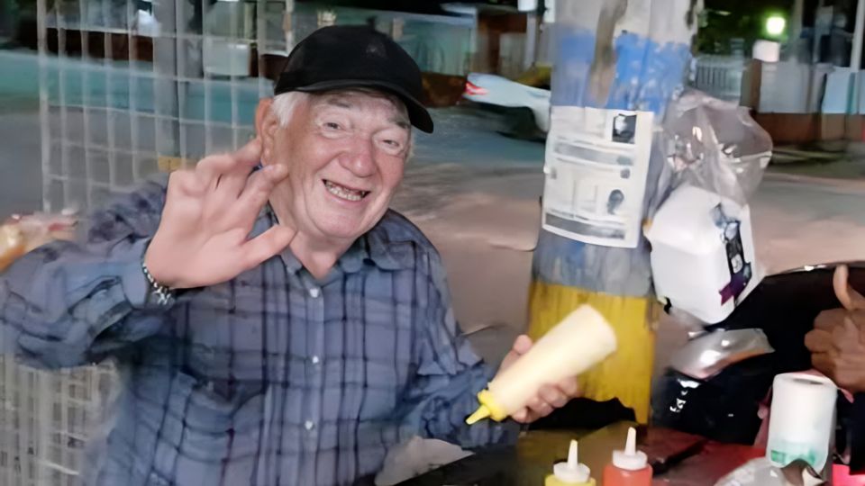 Don Homerito, vendedor de hot-dogs en Cadereyta