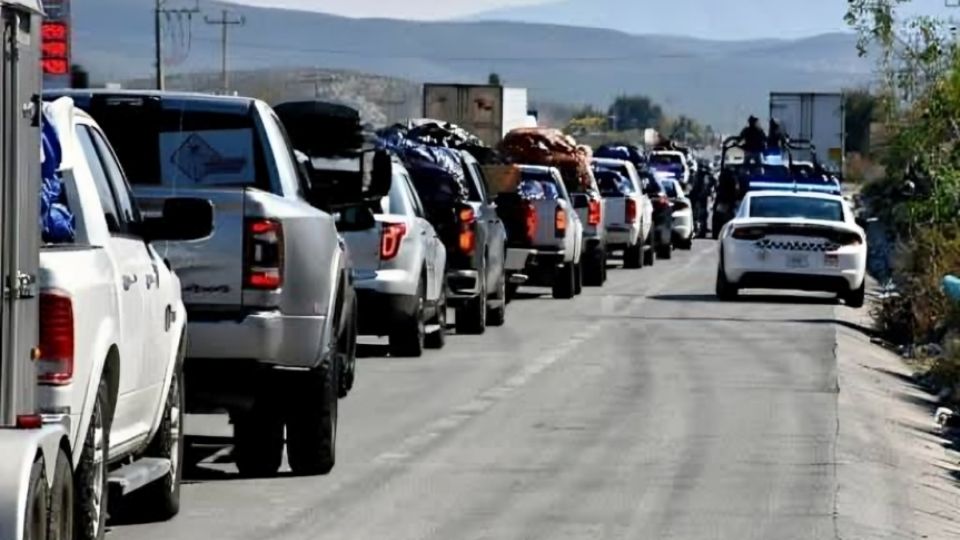 Turistas recorriendo la carretera en Tamaulipas