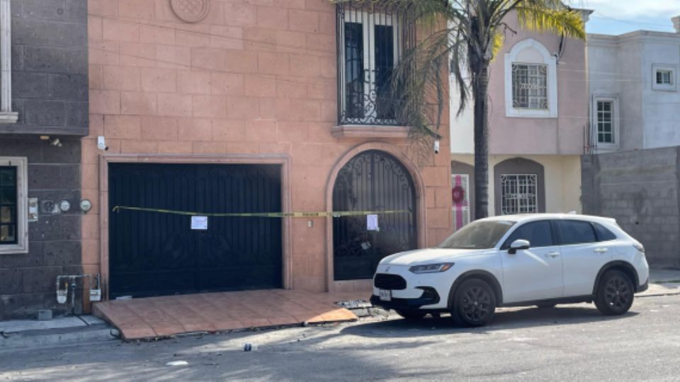 La Fiscalía General de la República cateó en un domicilio de la colonia Residencial Palmas 2º Sector, en Apodaca, donde se registraron detonaciones de arma de fuego la madrugada de Navidad.