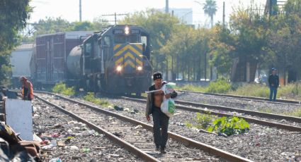 Personas en situación de calle viven cerca de las ferrovías en Monterrey