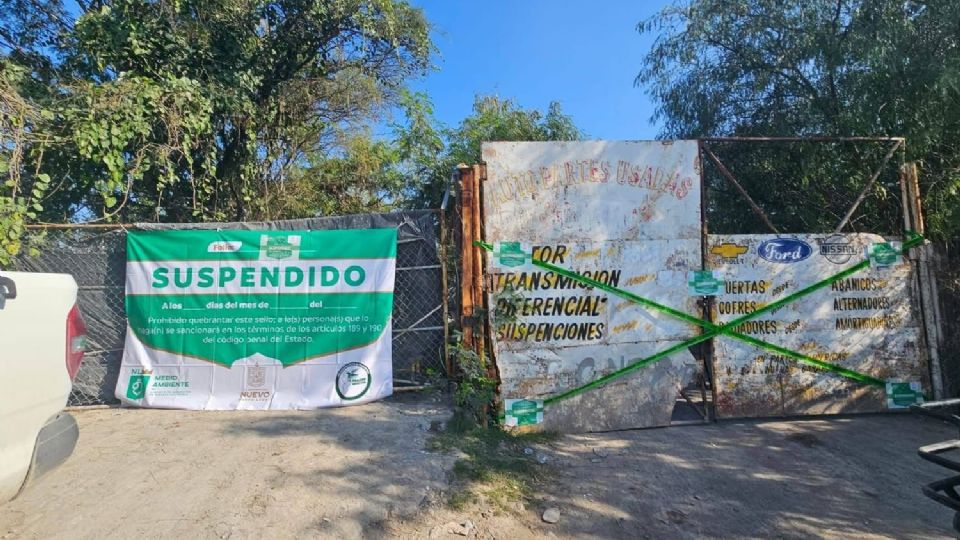 Clausuran locales por emitir contaminantes en Apodaca.