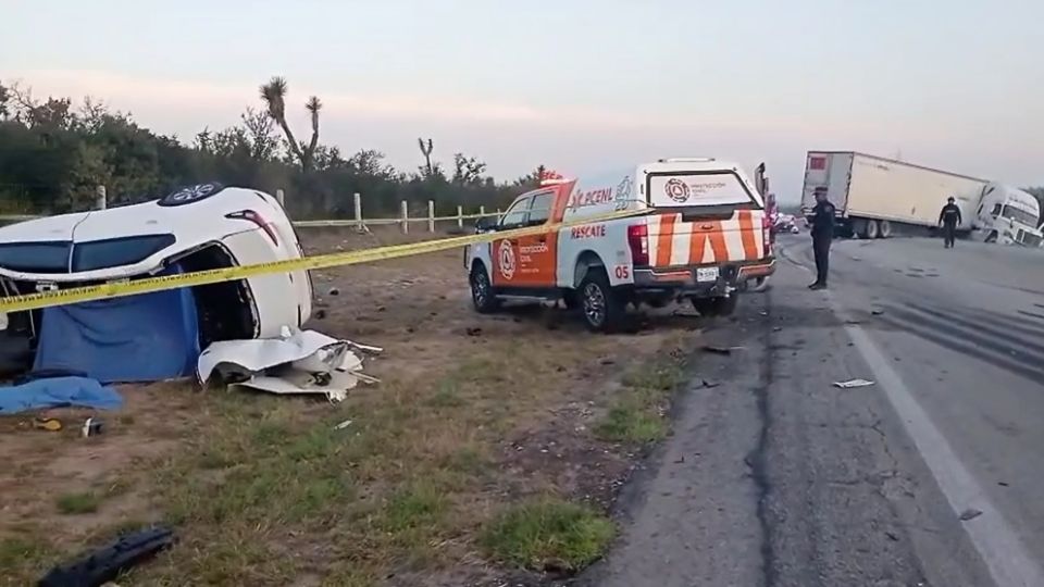 Accidente vehicular en Carretera Monterrey-Nuevo Laredo deja tres personas muertas.