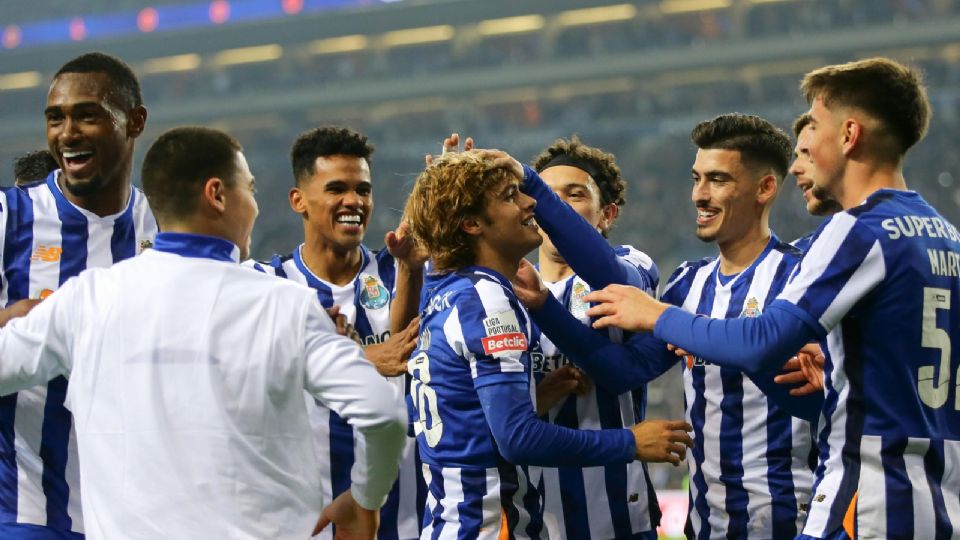 Rodrigo Mora celebra su anotación con sus compañeros del Porto frente al Boavista
