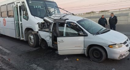 Choque entre camioneta y camión de personal deja 3 lesionados en Apodaca