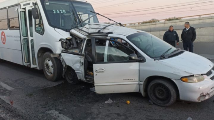 Choque entre camioneta y camión de personal deja 3 lesionados en Apodaca