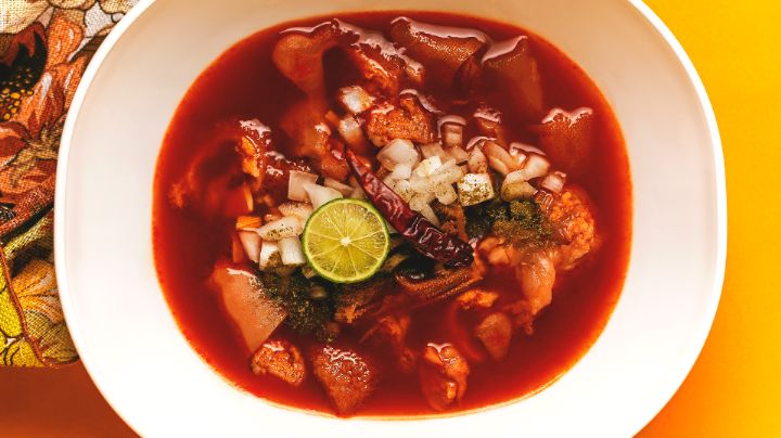 ¿Cuál es el origen del menudo, el platillo que cura la cruda?