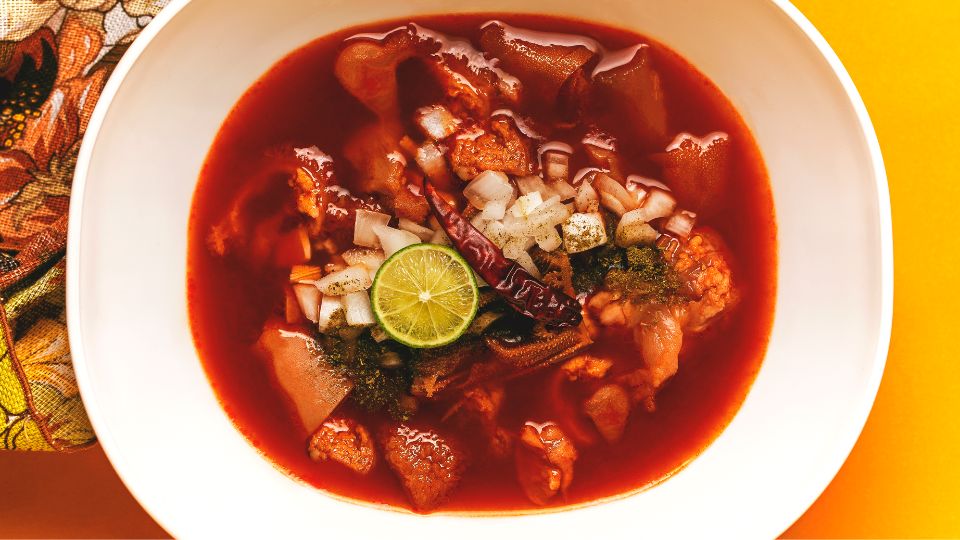 Menudo rojo, platillo típico de México