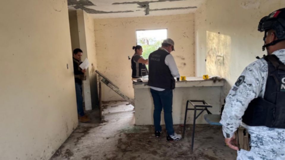 Autoridades durante el cateo en inmueble de Río Bravo, Tamaulipas.