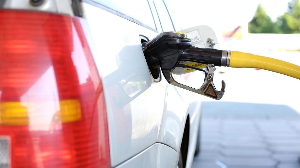 PRI y PAN rechazan el incremento de la gasolina para 2025.