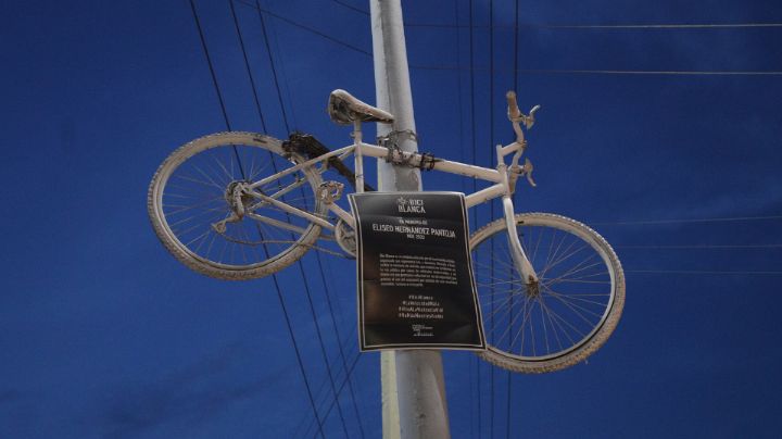Más de 60 bicicletas blancas piden justicia por ciclistas fallecidos en Monterrey