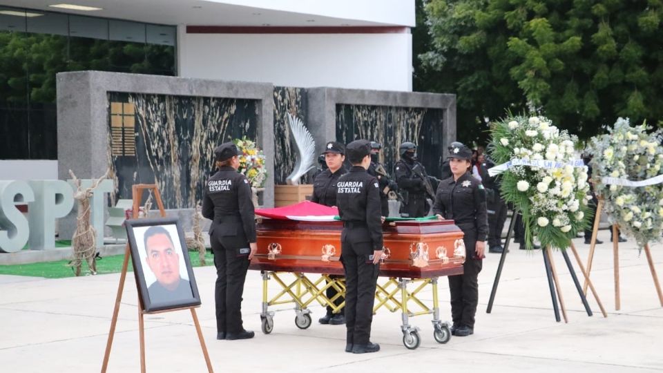 Ceremonia con honores para el policía estatal Antonio López Pérez