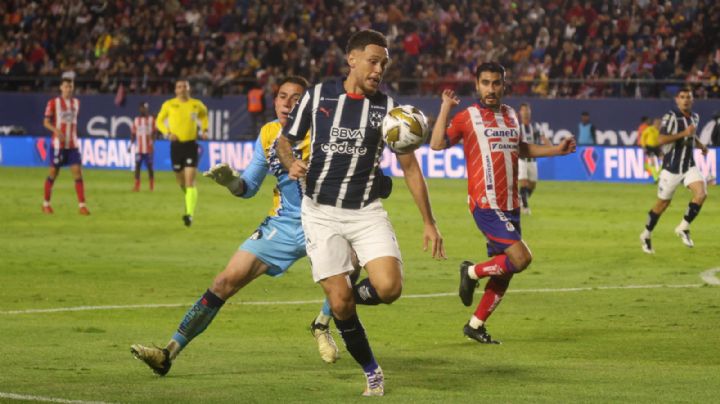 Comisión de Árbitros admite se debió marcar penal sobre Ocampos en la Semifinal