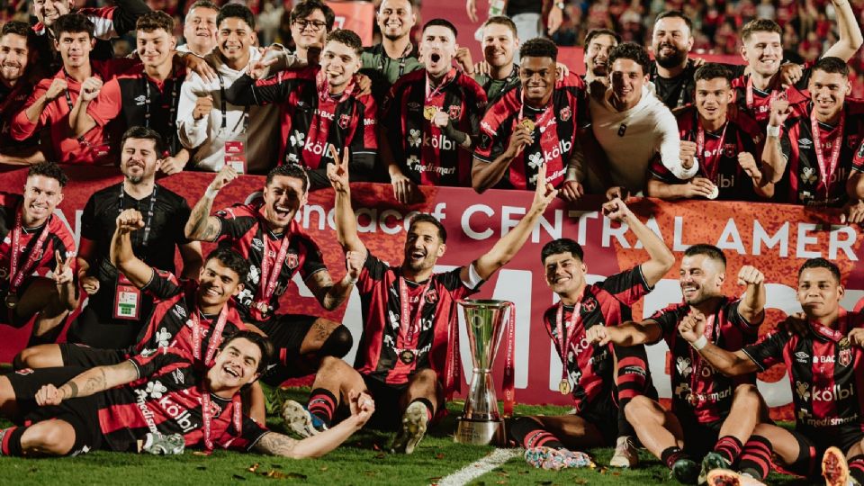 Alajuelense asegura tener derecho a un lugar en el Mundial de Clubes por su rendimiento y clasificación.