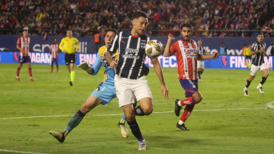 La Comisión de Árbitros reconoció que debió señalarse penal en la jugada donde Andrés Sánchez derribó a Lucas Ocampos