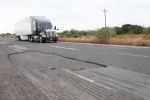 Usuarios de autopista a Reynosa en riesgo por un largo tramo de baches