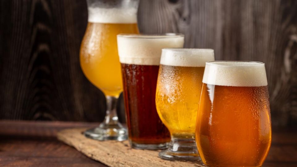 La cerveza artesanal está elaborada con técnicas tradicionales.