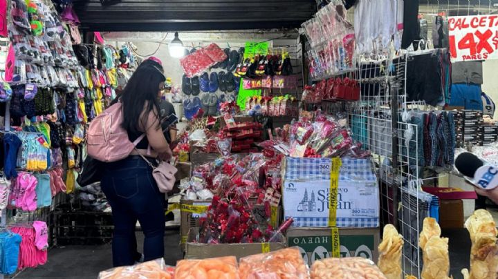 Regios comienzan a hacer compras previas a San Valentín