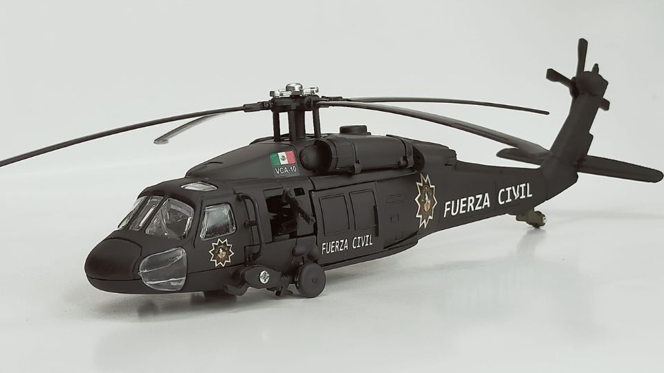 Helicóptero Black Hawk de Fuerza Civil, de juguete, es vendido en redes sociales | Facebook / POLICE MEXCARS