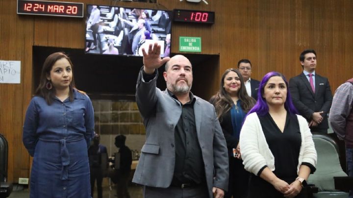 José Alfredo Pérez Bernal toma protesta como diputado