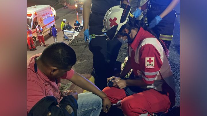 Motociclista derrapa y se semiamputa dedo en Monterrey