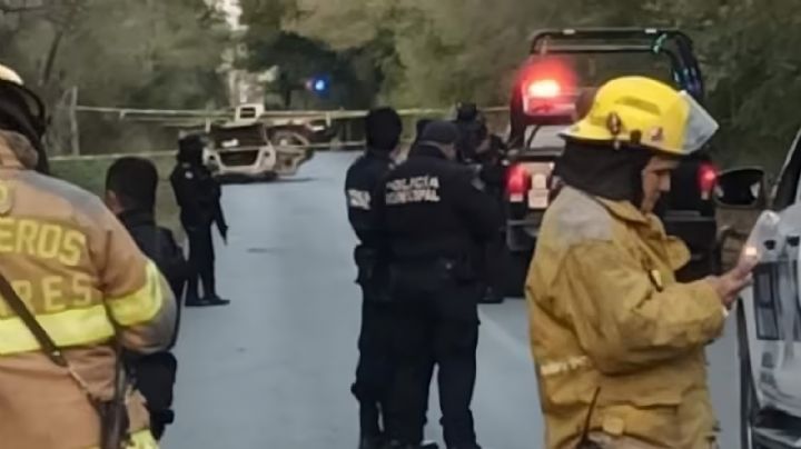 Descubren dos cuerpos dentro de auto en llamas en Linares