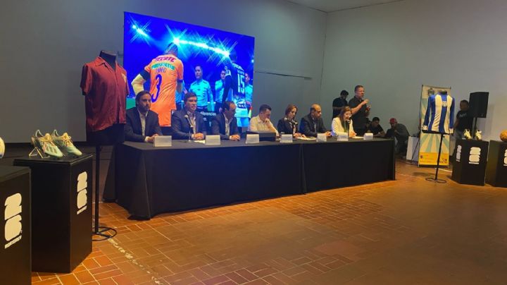 Exposición "El Futbol como Pretexto" trae a Monterrey reliquias mundialista