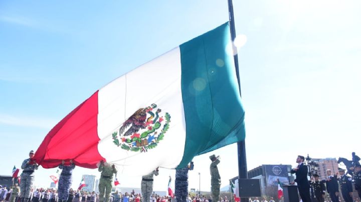Conmemora gobierno del Estado el Día de la Bandera