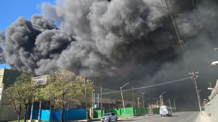 Se incendia fábrica de plásticos en San Nicolás