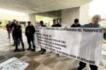 Taxistas de Nuevo León protestan a favor del aumento de tarifas