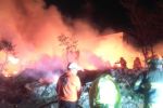 Incendio consume 8 tejabanes y deja a mujer con quemaduras en Santa Catarina