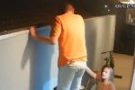 Hombre se asoma tras escuchar disparos y muere por bala perdida en Brasil