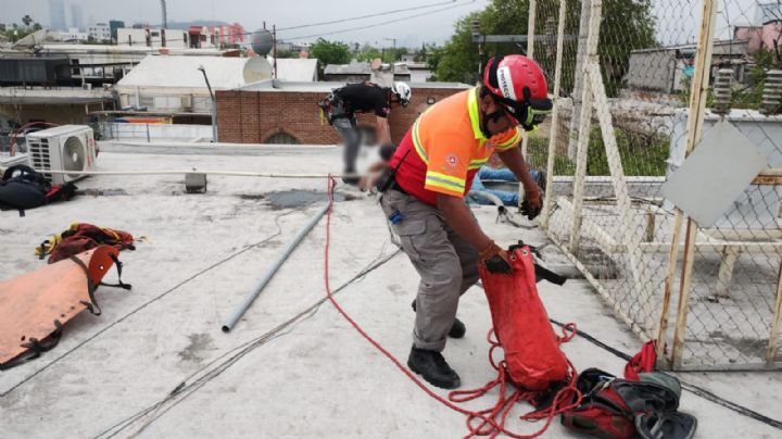 Hombre resulta herido por electrocución en negocio del centro del Monterrey