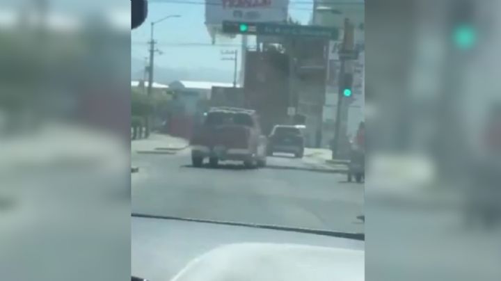 Captan momento en que conductor atropella y mata a hombre en León