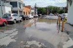 Fuga de agua en el centro de Monterrey sería potable