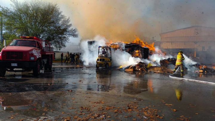 Se incendia una fábrica de papel en San Nicolás