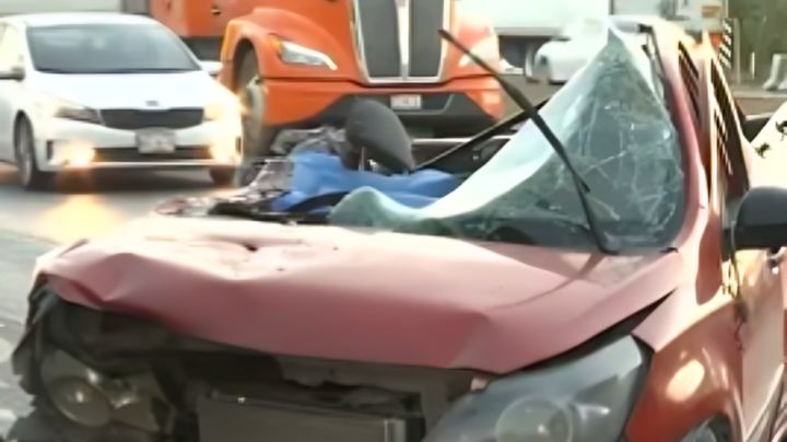 Mueren 2 tras impactarse contra muro de contención en la Carretera a Laredo