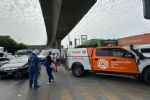 Motociclista es golpeado por auto y sale proyectado 3 metros en avenida Colón, Monterrey