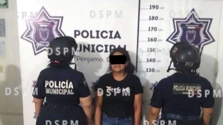 Madre entrega a su hija al enterarse que mató a una mujer en Guanajuato