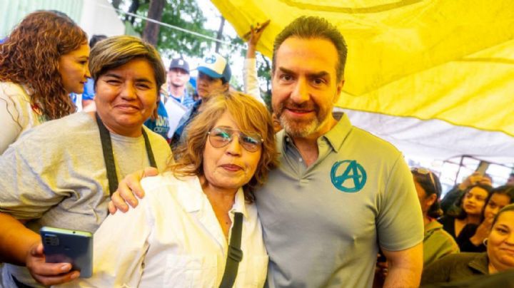 Adrián de la Garza se compromete aumentar el número de camiones en Monterrey