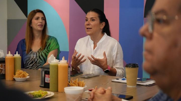 Lorenia Canavati escucha reclamos de comerciantes de Centrito Valle