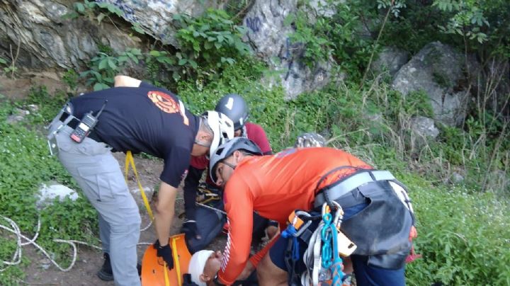 Senderistas sufren caída de 10 metros tras perderse en el Cerro del Topo Chico