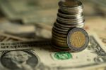 El peso mexicano se cotiza en 16.33 por dólar