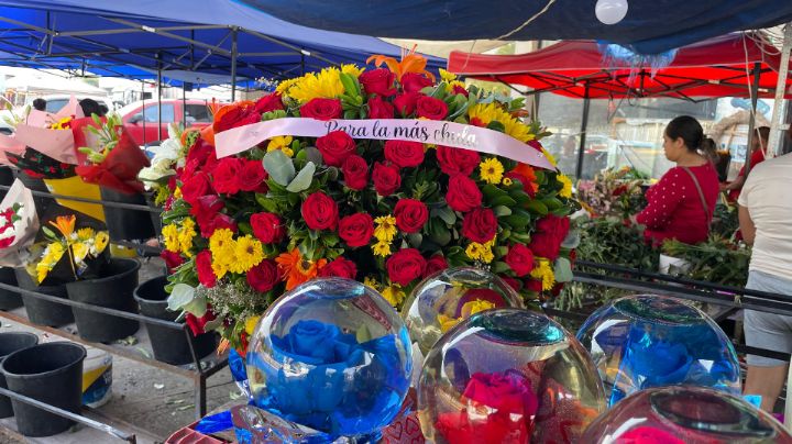 Abarrotan florerías de Monterrey en busca del regalo por Día de las Madres