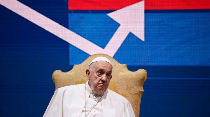 El papa Francisco sufre caída y se lesiona el brazo