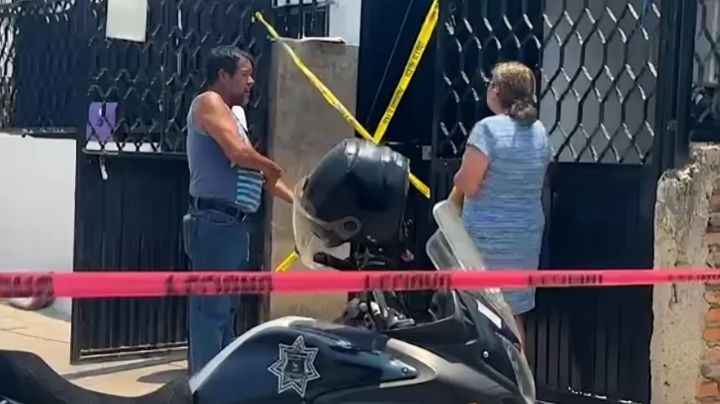 Hombre cae encima de su esposa mientras limpiaba el tinaco y fallece; ella está grave
