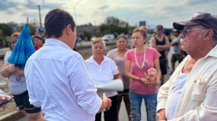 Vecinos bloquean avenida Juan Pablo II por falta de luz en la colonia 4 de octubre, San Nicolás