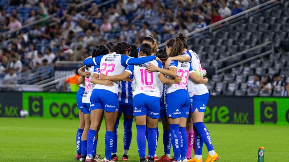 Las Rayadas previo a enfrentar a Pumas en el Estadio BBVA en los Cuartos de Final