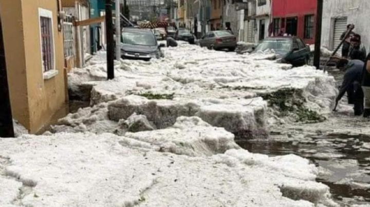 Fuerte granizada pinta de blanco a Puebla
